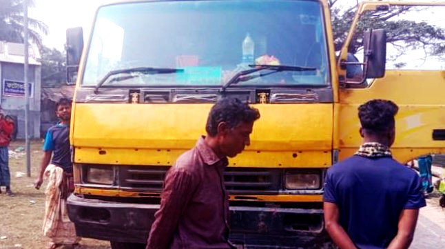 ট্রাকের ধাক্কায় মোটরসাইকেল আরোহী কিশোর নি-হত
